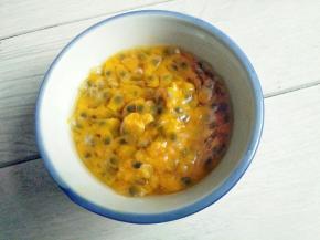 百香果挖出来，过滤取汁35克