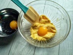 蛋蛋分两次加入，拌均匀