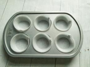 把纸杯套在6连模上