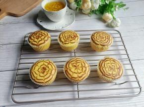 出炉放凉架上晾凉