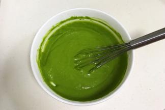 用打蛋器画“一”字或“井”字拌匀。