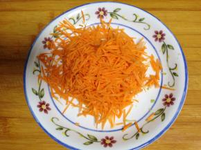 
胡萝卜洗净去皮擦成细丝