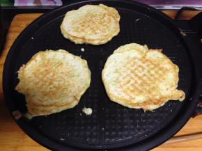 
小火慢慢塌至两面金黄即可出锅