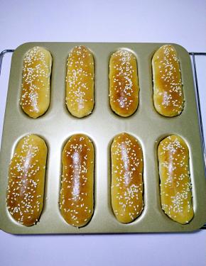 放入预热好的烤箱，上下火170度烤15分钟左右，烤好取出放在网架上晾凉。