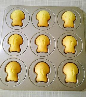 放入预热好的烤箱上下160度，烘烤15分钟左右，具体温度时间按自己家烤箱脾气调整。