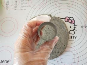 用切模套装里的倒数第二小的圆形膜。