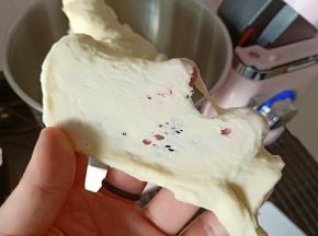 2.揉至可以撑出厚膜
