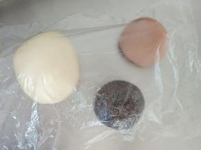 9. 盖保鲜膜松弛30分钟
