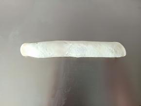 18.将黑可可面团全部包起来，收口捏紧
