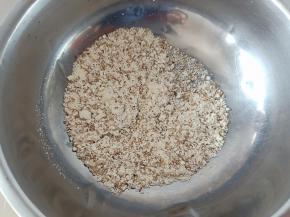 10.将脆底材料混合均匀
