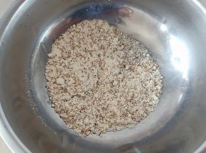 10.将脆底材料混合均匀
