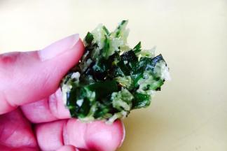 韭菜小丸子外焦里嫩，很诱人。