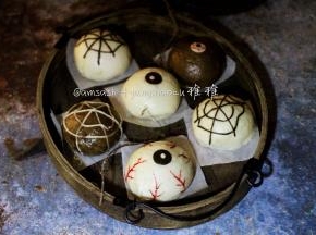 也可用色素笔再次进行装饰一下，看看这个眼珠子吓人吗？