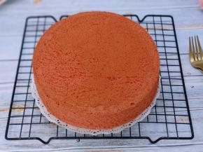 取出后倒扣在晾网上凉透再脱模！