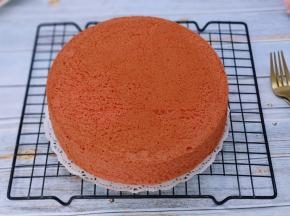 取出后倒扣在晾网上凉透再脱模！