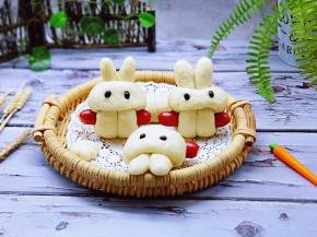 小兔子爱吃萝卜和青菜！