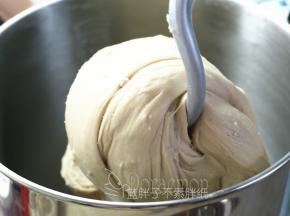 再换2挡继续揉面。一直揉至扩展阶段。