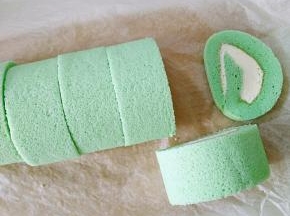 用热的锯齿刀切齐两端，切段备用。