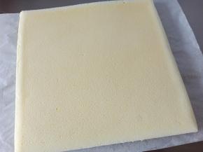 11.撕掉油纸(我做的反卷，做正卷的话晾的时候需要正面向上)