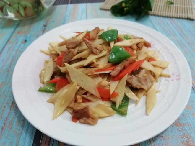 水笋炒青椒胡萝卜