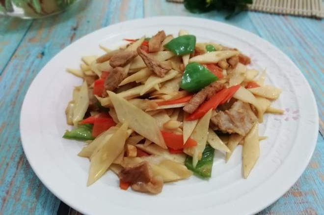 水笋炒青椒胡萝卜