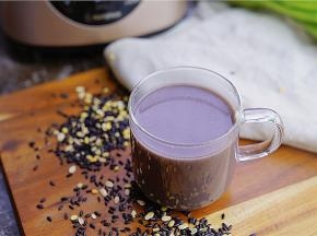 就是这么简单，一杯细滑的双米养生糊就完成啦。