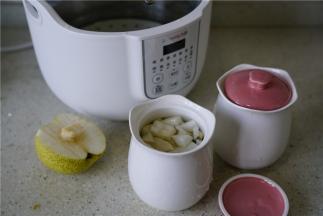 然后再加入清水，水量八分满就好。