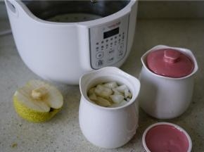 然后再加入清水，水量八分满就好。