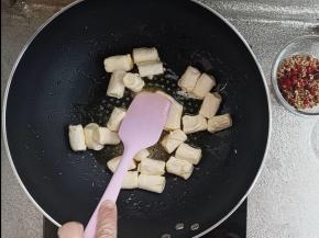 放入棉花糖翻炒，不要炒时间太长。