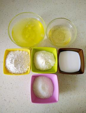 秤好蛋糕所用材料。