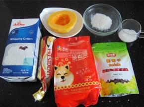 准备好食材，黄油提前软化，加入蛋液和盐，糖粉搅打成细腻的羽状