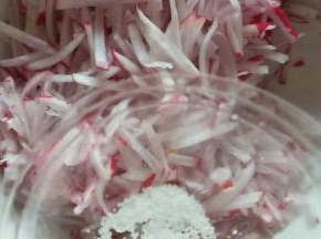 放入食用盐