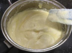 16. 用翻版的手法搅拌均匀。