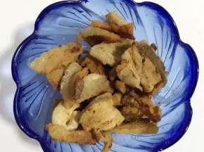 这就是我用肥肉炼的猪油渣，很香的哦！