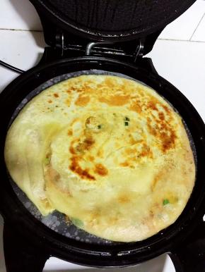 
煎至两面金黄色即可！（中途记得翻面哦！）