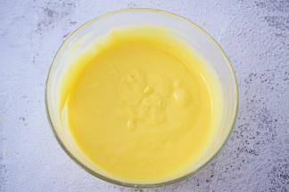 搅拌至黄油与面粉完全融化