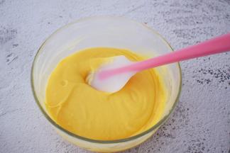 再取出冷藏好的面糊，再次拌匀