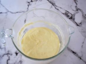 继续用翻拌手法或者切拌手法拌均匀
