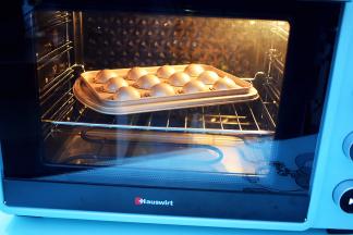 放入预热好的海氏烤箱，上下火170度，中层20分钟