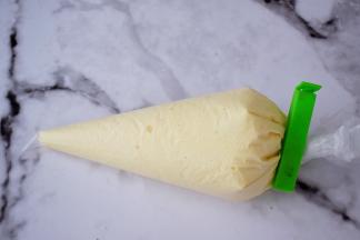 再装入裱花袋中