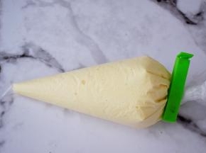 再装入裱花袋中