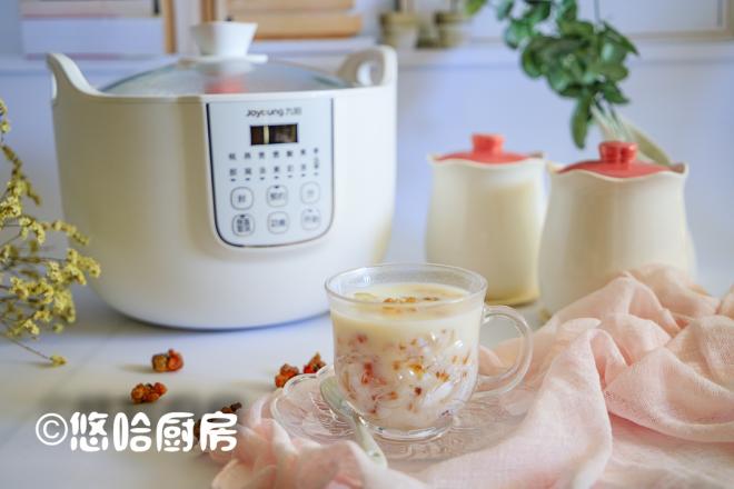 桃胶皂角米炖牛奶