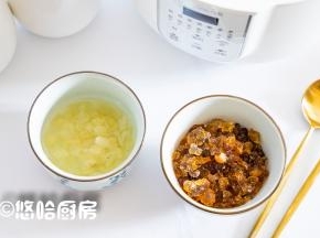 浸泡后的皂角米膨胀的很大，而且很有黏性，桃胶浸泡后要去掉里面的杂质等，要彻底洗净。