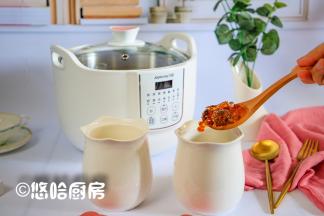 洗净的桃胶放入九阳桃花盏中，桃花盏有2个小炖盅，一杯给小仙女，一杯给我自己喝，方便卫生。