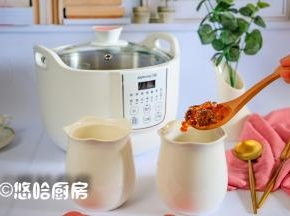 洗净的桃胶放入九阳桃花盏中，桃花盏有2个小炖盅，一杯给小仙女，一杯给我自己喝，方便卫生。