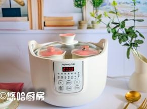 选择桃胶功能，时间可以自行设定，桃胶、皂角米只有彻底炖透了，口感才软糯好吃，所以时间设定为2个小时，设定好时间后让其自行烹饪，无需看管。