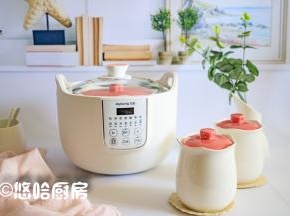 小仙女一边喝着桃胶牛奶，一边说桃花盏的颜色好漂亮，粉粉嫩嫩的，很适合女孩子用，带它去宿舍用好不好，省下贴面膜的钱，双11的时候妈妈在天猫再买一个吧。哎，美容养颜真的是从年轻的时候就要注意保养哦。