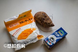 准备需要的材料，没有牛奶用清水也可以，没有糯米粉用面粉也行，但是口感软糯会差一些。