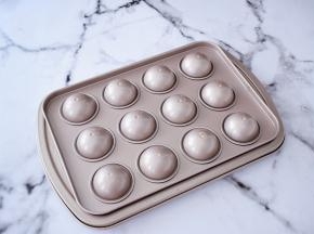 然后快速将有孔那一边盖上去