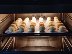 放入蒸烤箱中层！